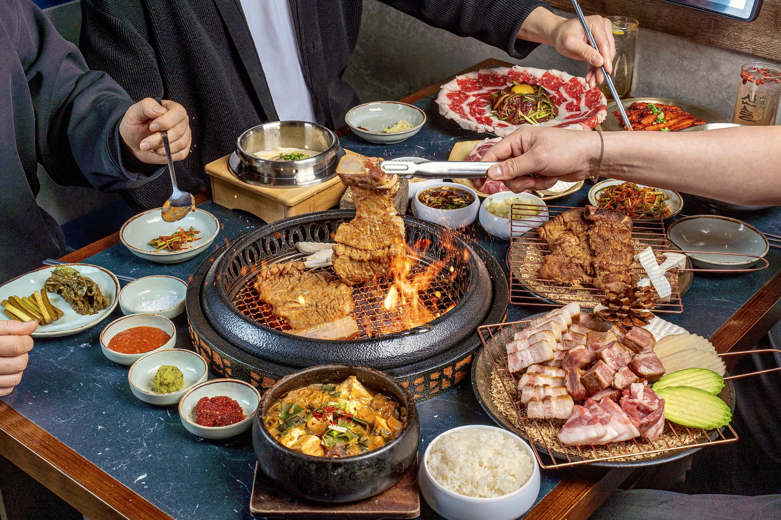 불판 위의 맥적갈비 — 산솔 신논현점 Instagram · Sansol Sinnonhyeon Korean BBQ preview 4