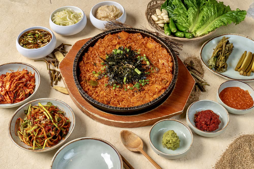 깍두기 볶음밥 (2인분) Kkakdugi Fried Rice (Serves 2) — 산솔 신논현점 곁들임류 · Sansol Sinnonhyeon Korean BBQ menu (신논현 맛집 · 烤肉)