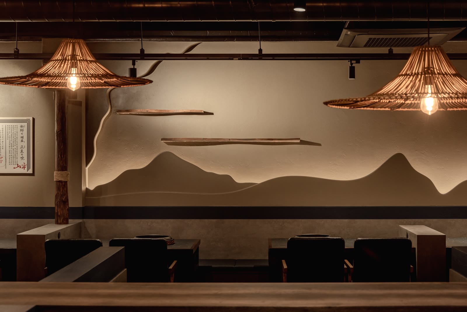 산솔 신논현점 매장 7 — Sansol Korean BBQ restaurant near Sinnonhyeon Station, Gangnam, Seoul (storefront, stone entrance and dining room)