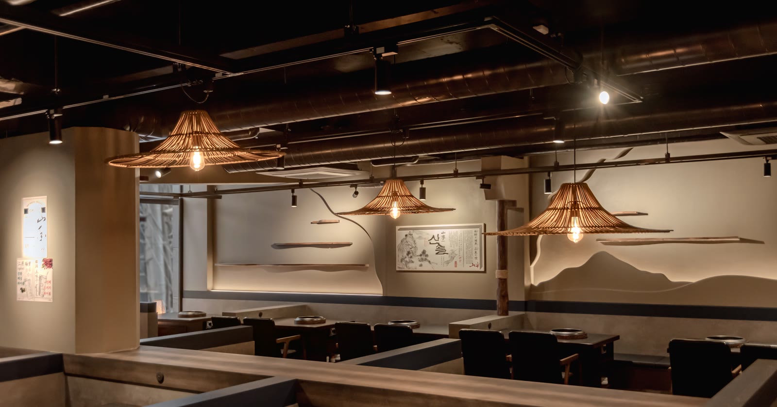 산솔 신논현점 매장 5 — Sansol Korean BBQ restaurant near Sinnonhyeon Station, Gangnam, Seoul (storefront, stone entrance and dining room)