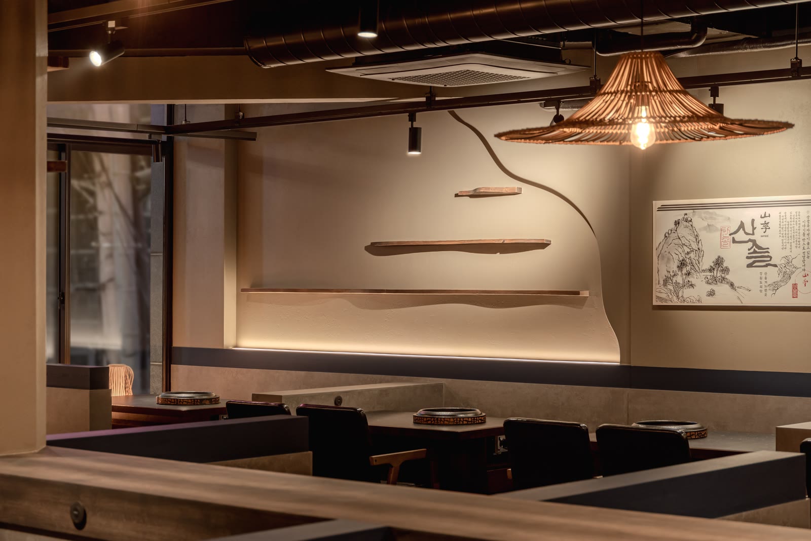 산솔 신논현점 매장 4 — Sansol Korean BBQ restaurant near Sinnonhyeon Station, Gangnam, Seoul (storefront, stone entrance and dining room)